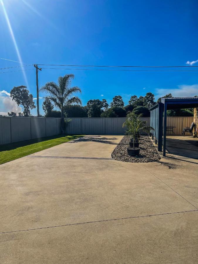 Dbj Holiday Units Mulwala Exterior photo