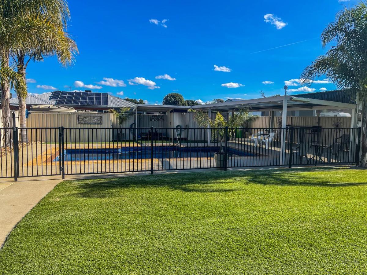 Dbj Holiday Units Mulwala Exterior photo