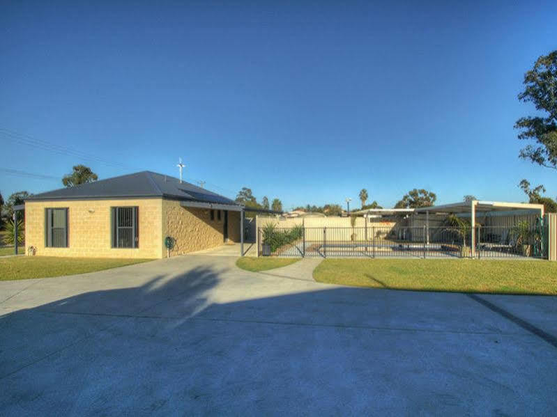 Dbj Holiday Units Mulwala Exterior photo